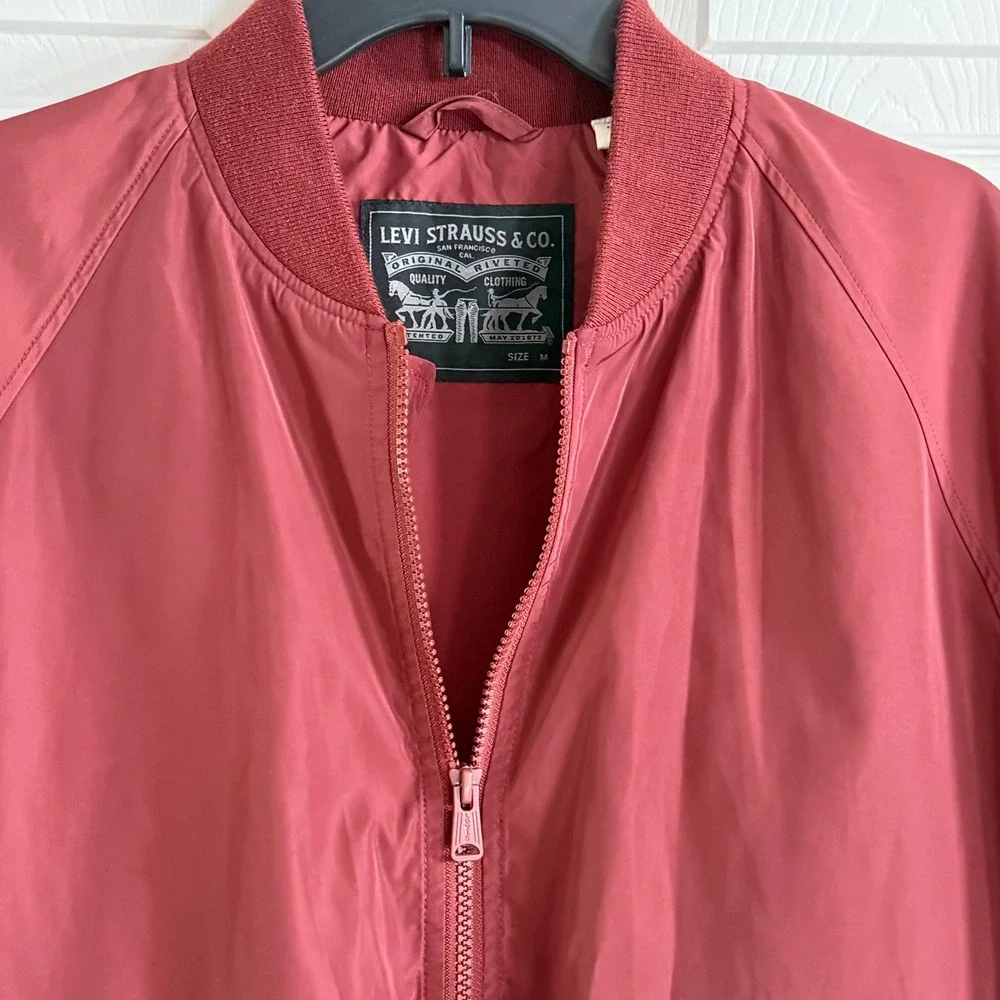 Levis‎ Mens Lightweight Bomber Jacket Burgundy Red Size M Full Zip Raglan Sleeve